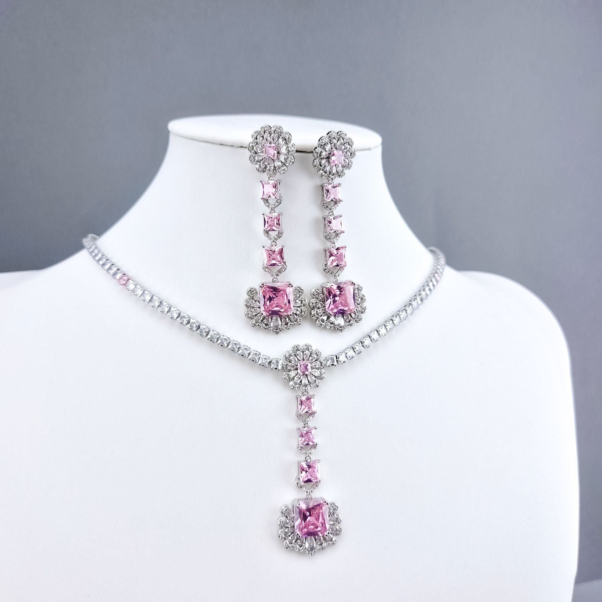 Eleganti auskari ar rozā Swarovski kristāliem