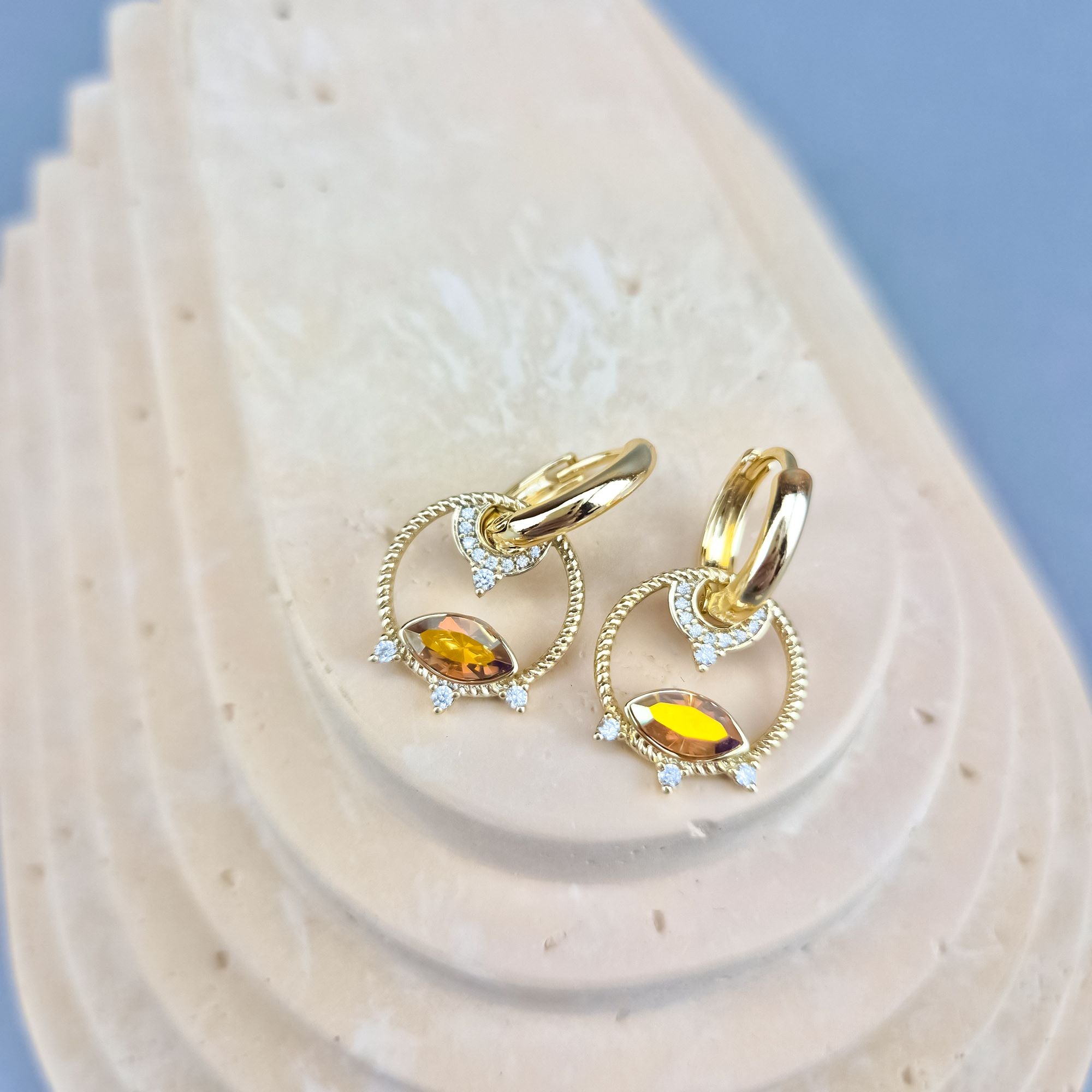 Stilīgi sieviešu auskari ar angļu aizdari un Swarovski kristāliem